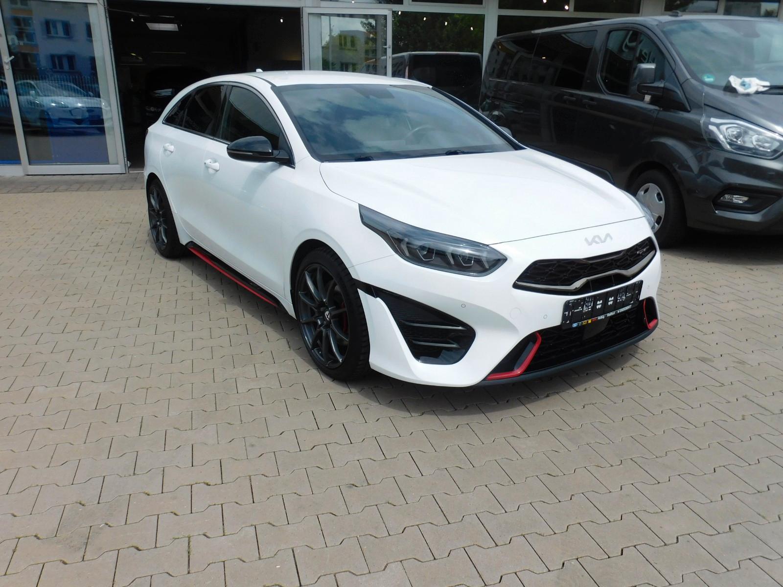 Kia ProCeed 1.6T-GDI DCT7 GT*LED*NAV*KAM*ACC