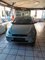 Ford Focus 1.6 Ghia - Ford Focus aus 2000: 1.6