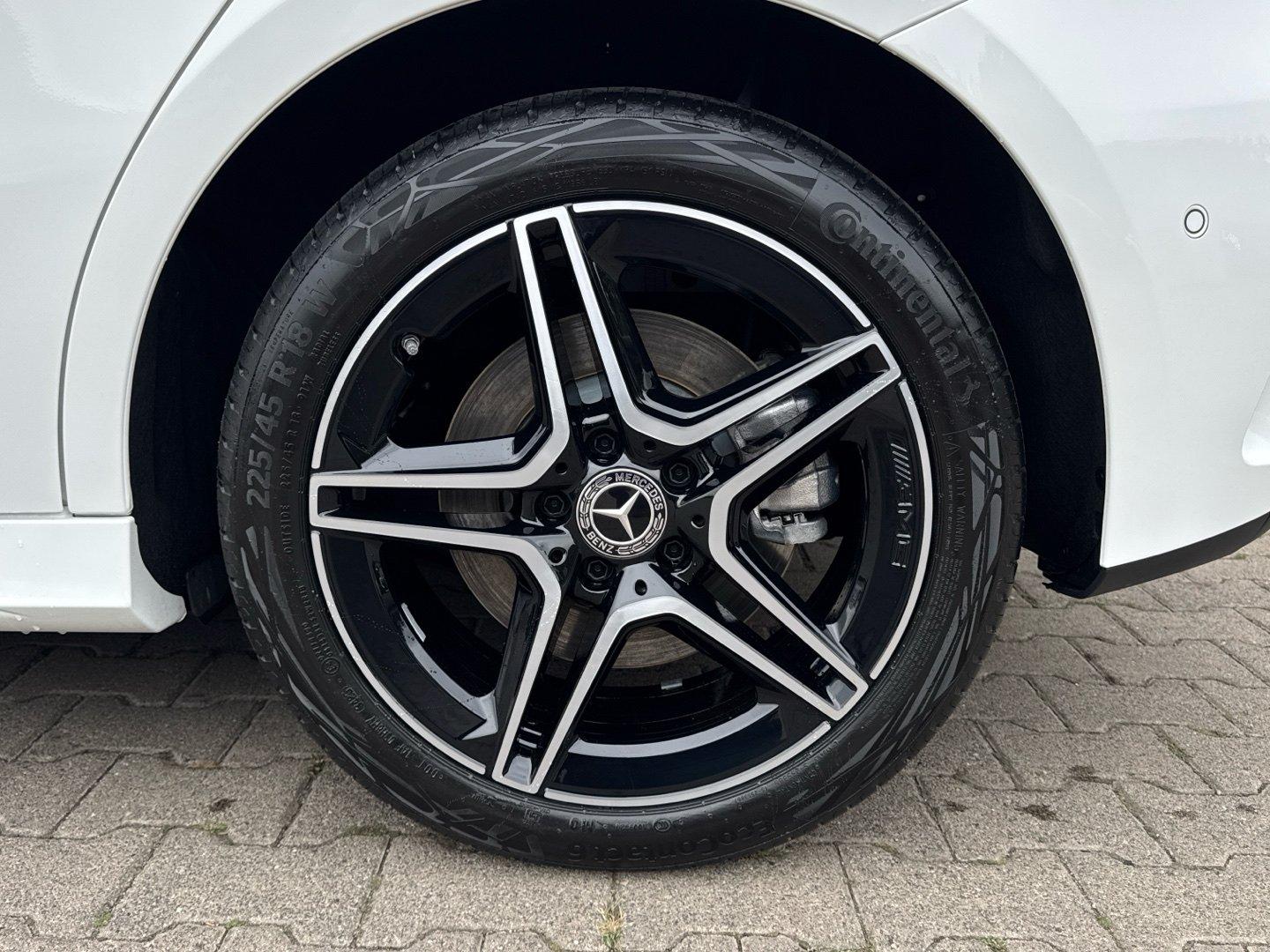 Mercedes-Benz A 250 e AMG Advanced Plus Ambiente Kamera AHK