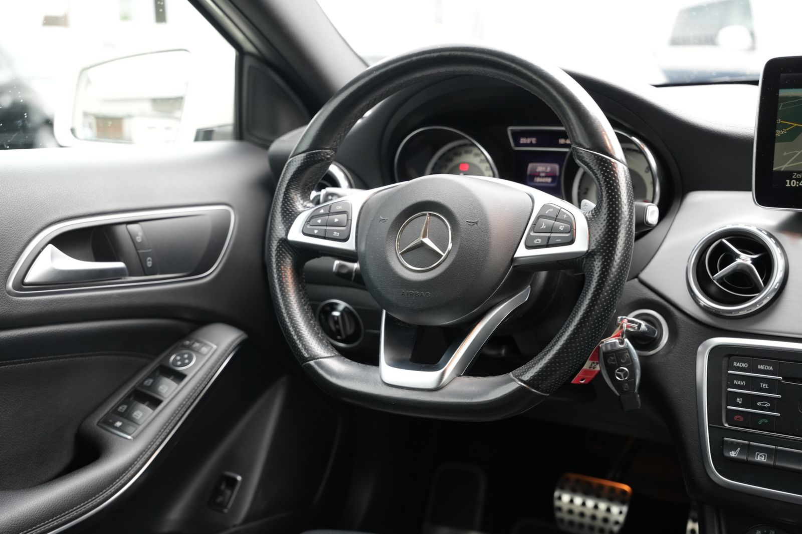 Fahrzeugabbildung Mercedes-Benz GLA 220 CDI 4Matic *AMG*SHZ*Navigation*