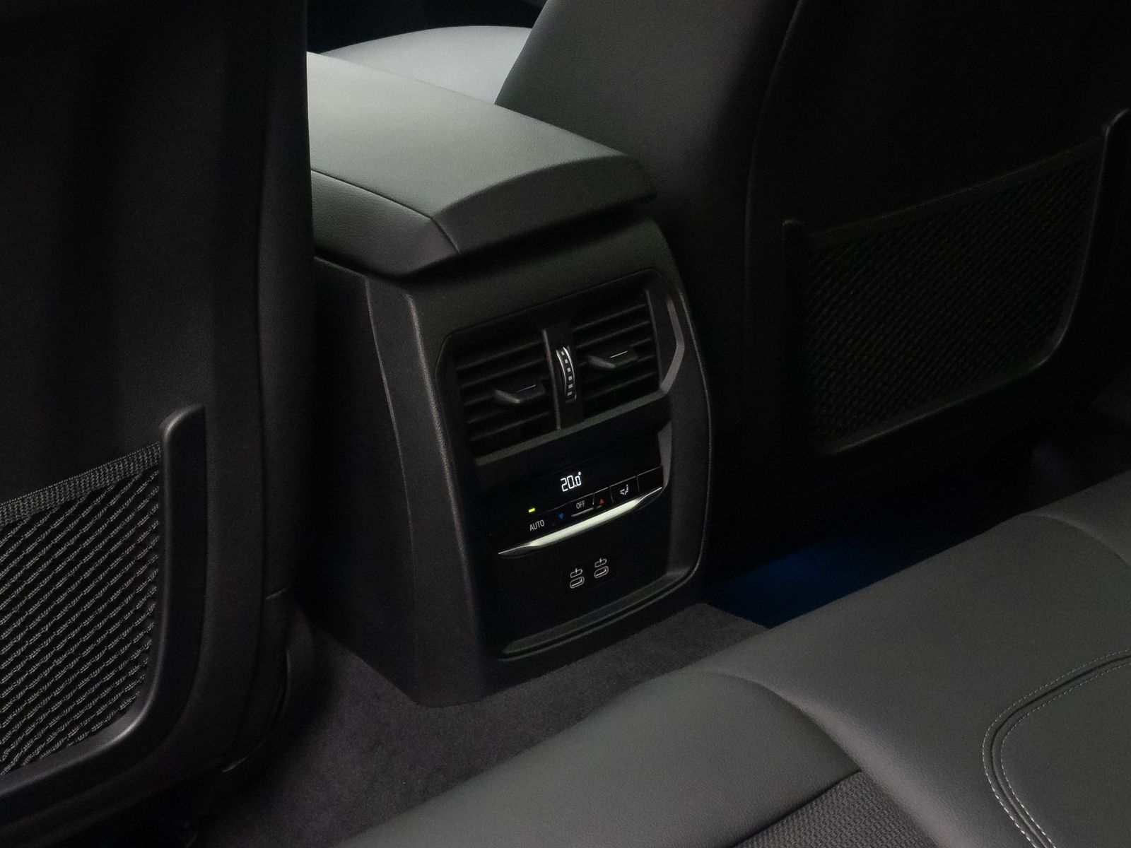 Fahrzeugabbildung BMW 330e Individual DAB HiFi Kamera Komfort Sport