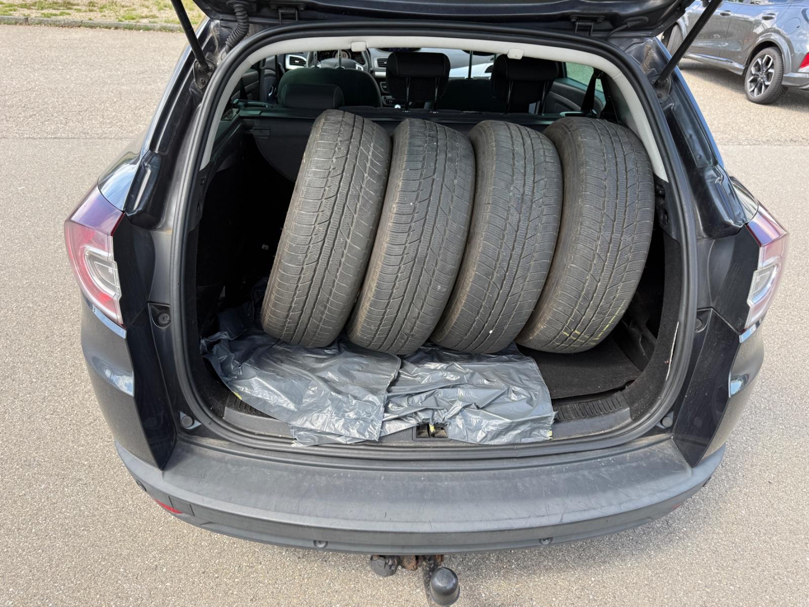 Renault Megane 2012 — photo 21