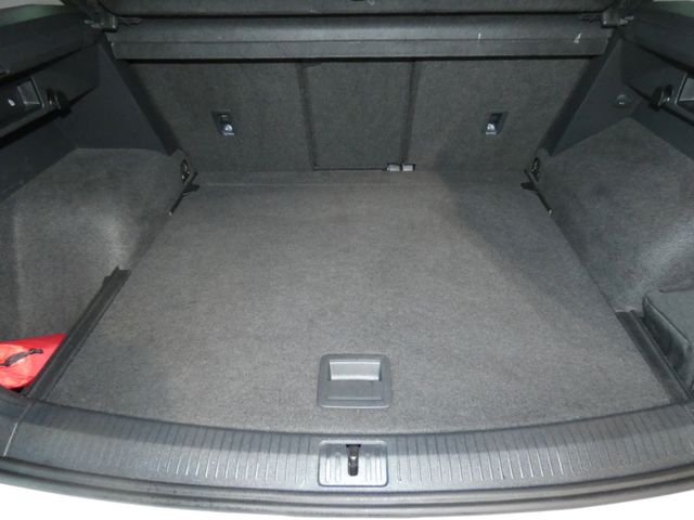 Tiguan 2.0 TDI IQ.DRIVE HUD AHK PANO SHZ ACC LED
