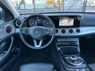 Mercedes E 220 - 12
