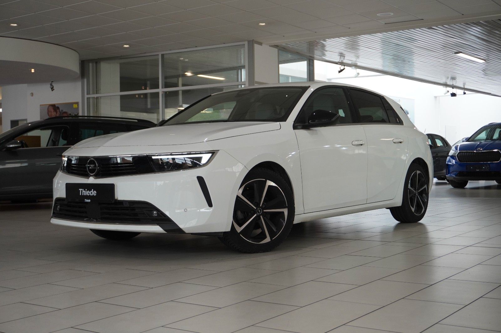 Fahrzeugabbildung Opel Astra L Lim. 1.2T ELEGANCE NAVI/LED/KAMERA/SPORT
