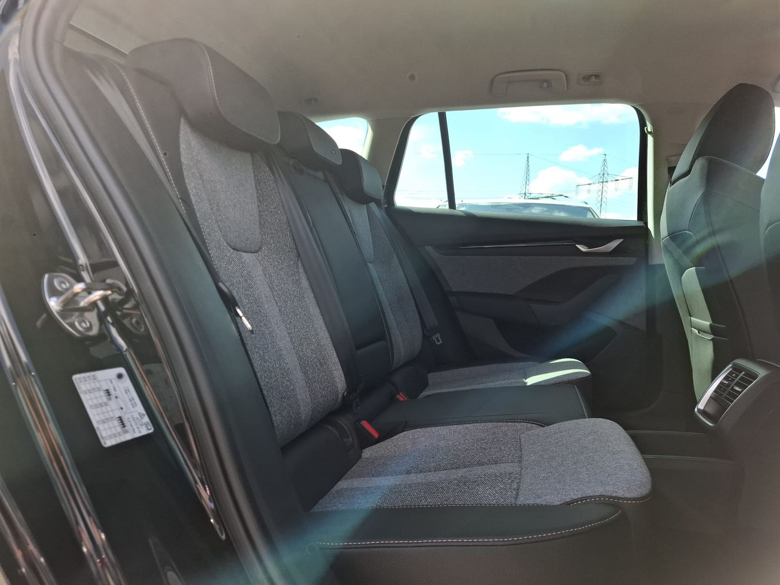 Fahrzeugabbildung SKODA Octavia 1.5 eTSI DSG Selection LED*AHK*5J-Gar.