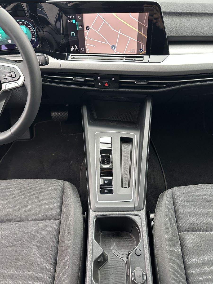 Fahrzeugabbildung Volkswagen Golf Variant 2.0 TDI DSG Life NAV+LED+DIGDISPLAY