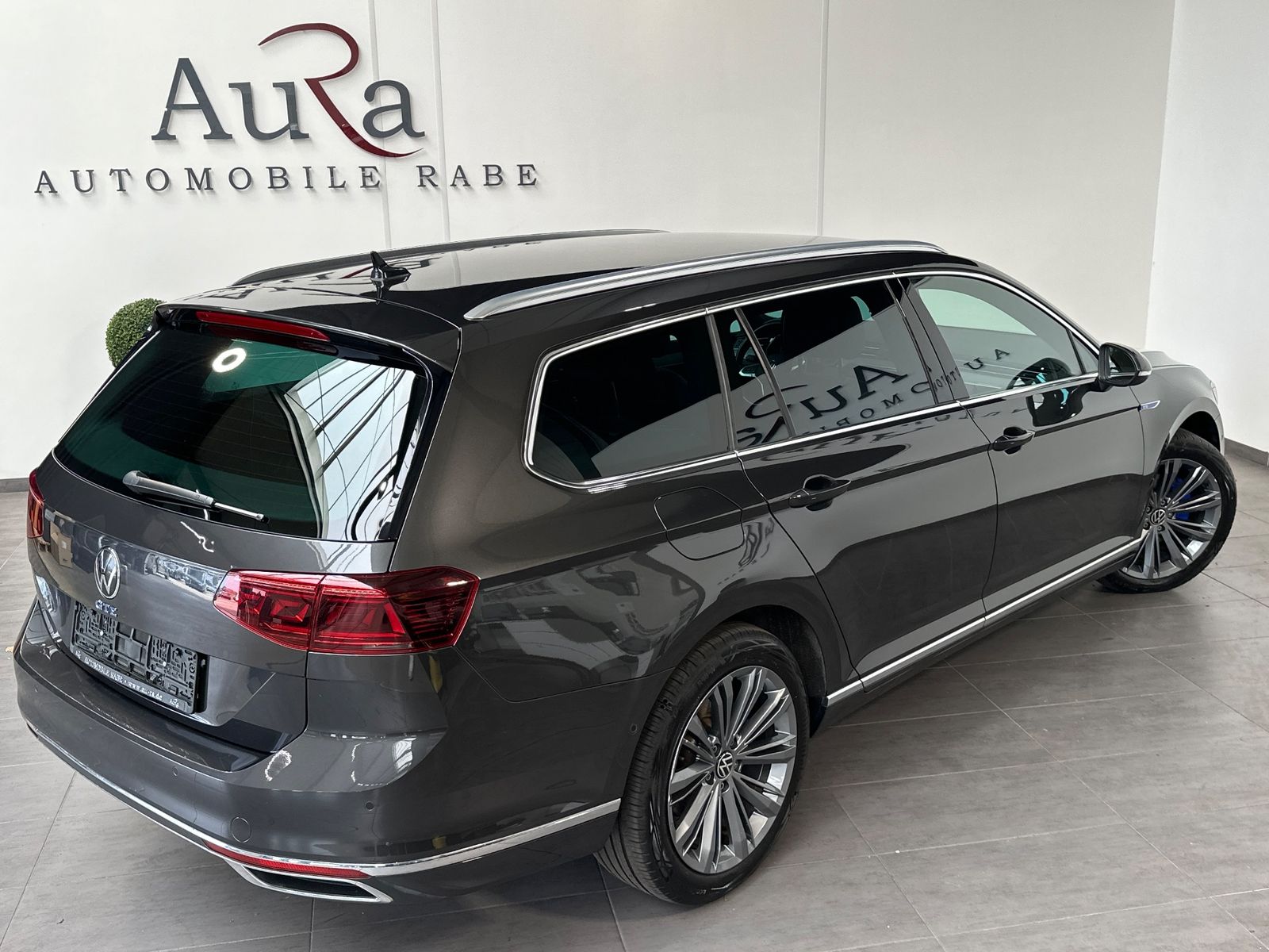 Fahrzeugabbildung Volkswagen Passat Variant 1.4 TSI DSG GTE R-Line NAV+LED