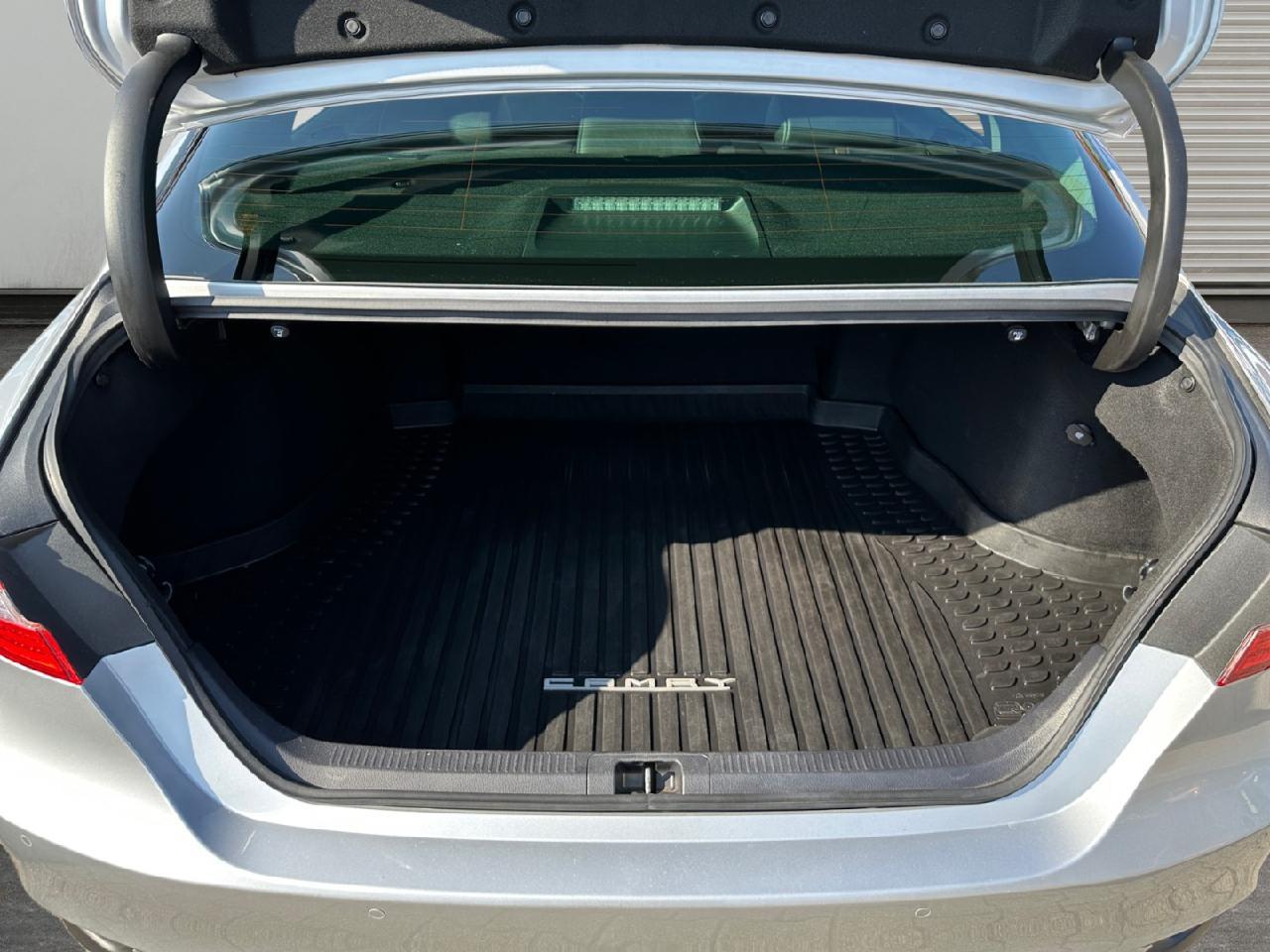 Toyota Camry 2.5 Hybrid Executive, AHK