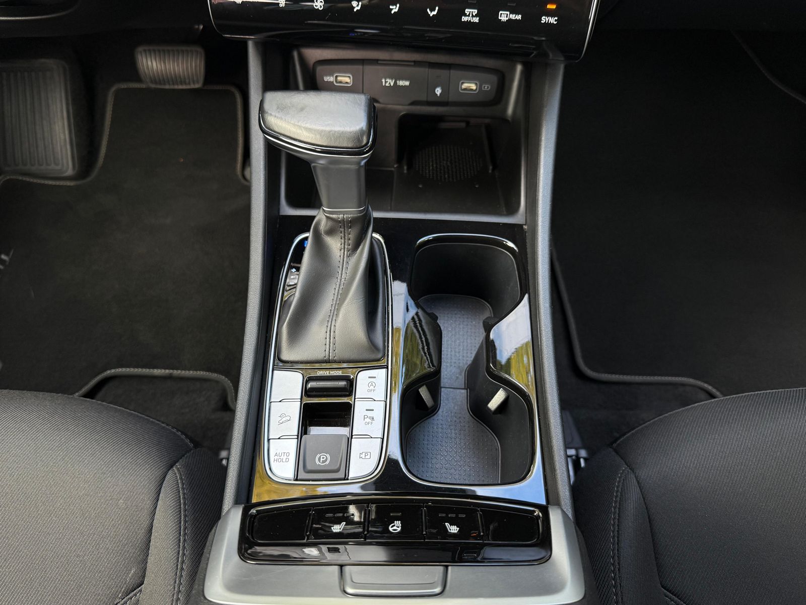 Fahrzeugabbildung Hyundai Tucson 1.6 T-GDI DCT 2WD LED+SHZ+KAM+CARPLAY+DAB