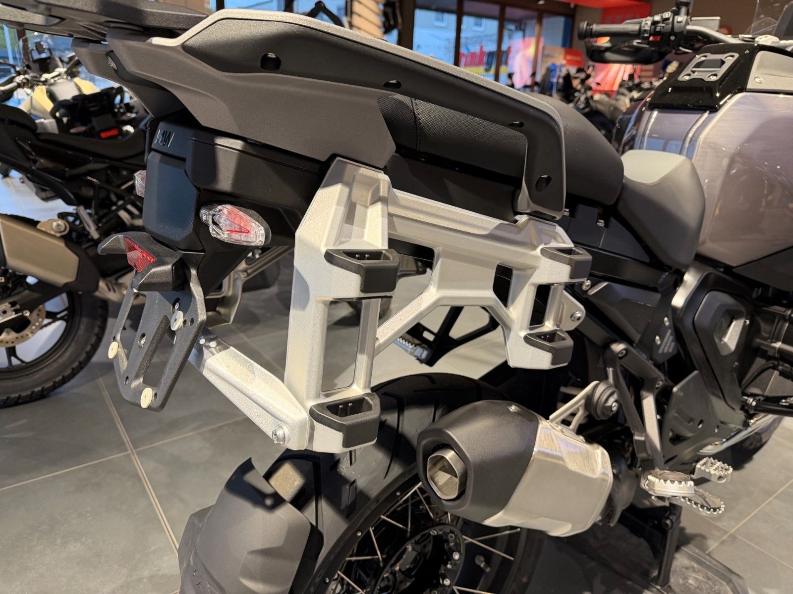 Fahrzeugabbildung BMW R 1300 GS ADV Triple Black 3 Pakete/ Höhenreg.