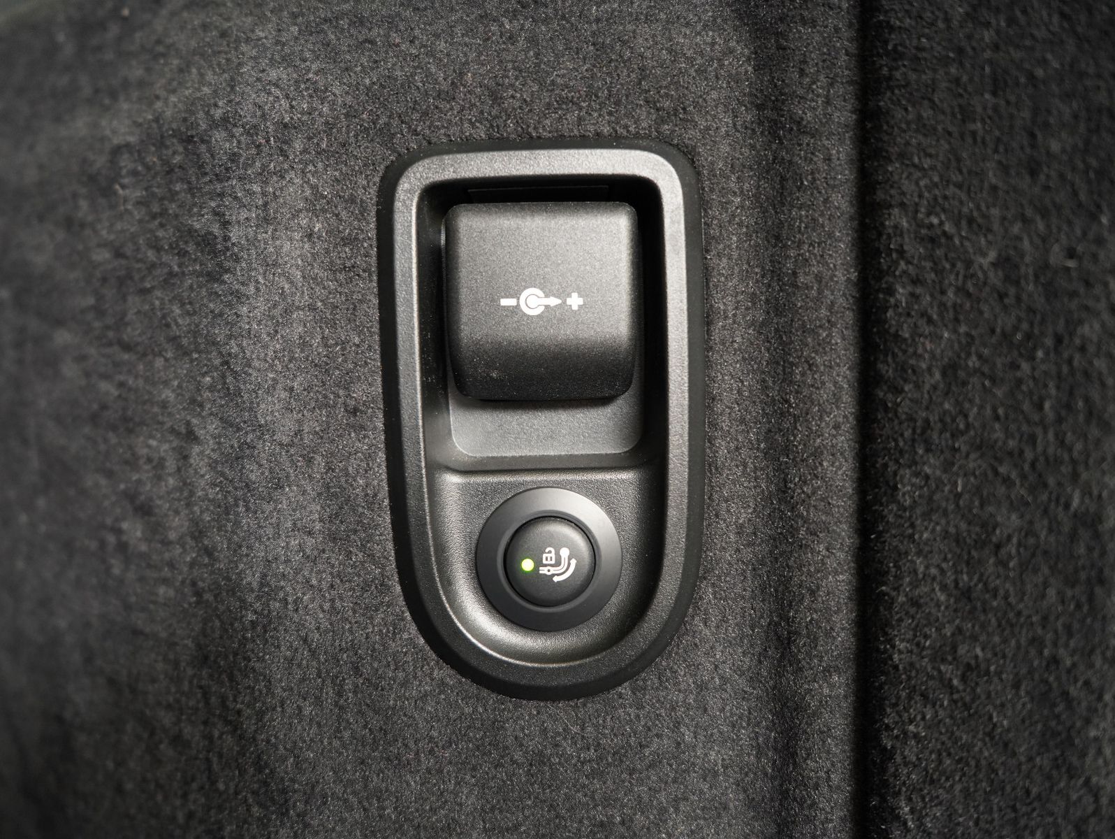 Fahrzeugabbildung BMW 530 e Touring M Sport SHADOW/HEAD-UP/LASER/AHK