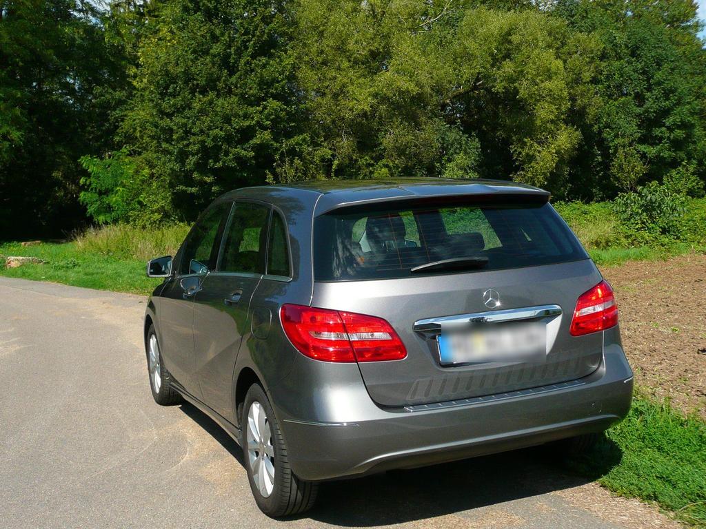 Mercedes-Benz B 180