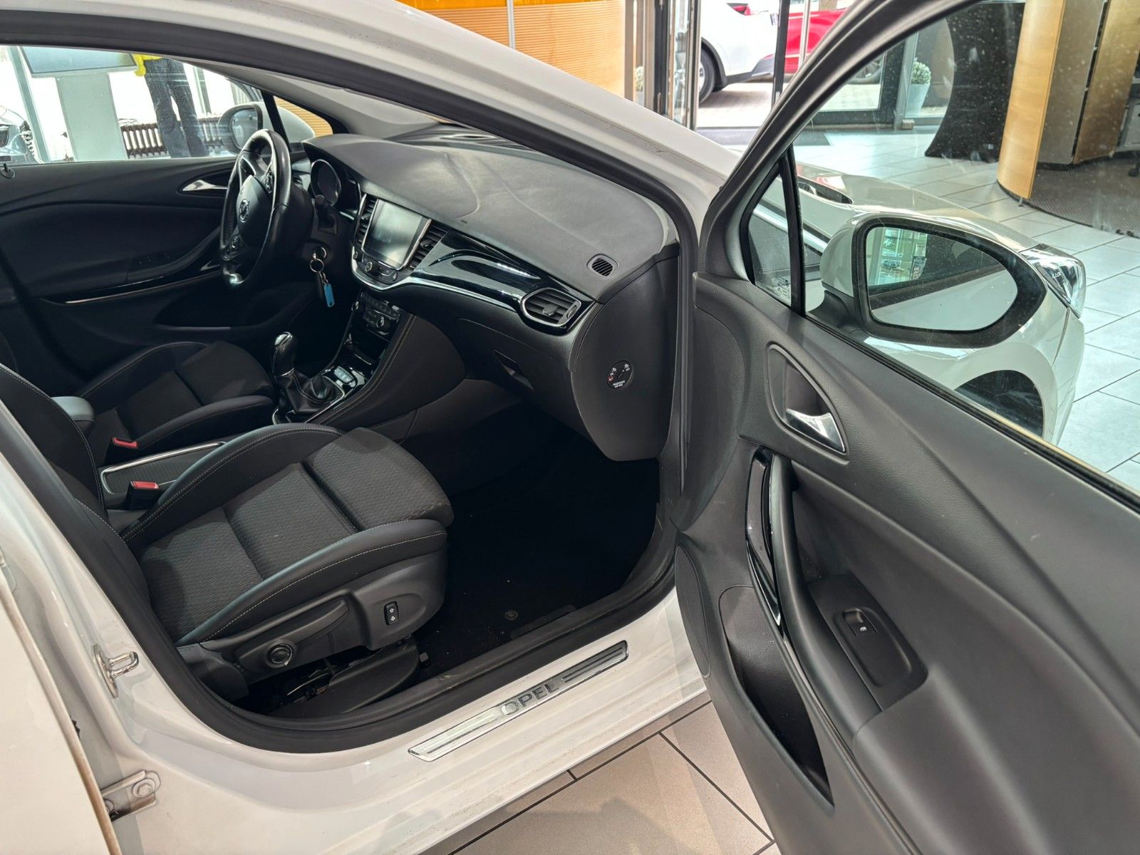 Fahrzeugabbildung Opel Astra ST 1.4T INNOVATION NAVI/KAMERA/SHZ/MATRIX