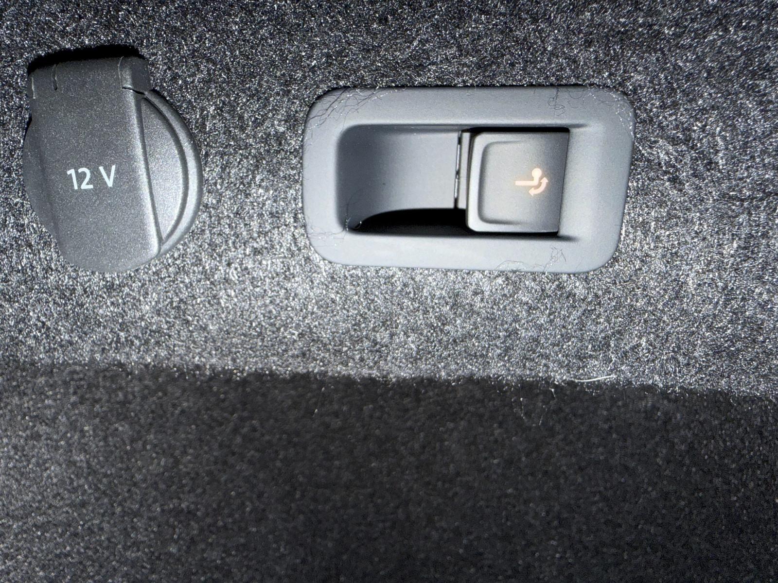 Volkswagen Passat LED Navi Massage AHK Kamera Alu, миниатюра 15