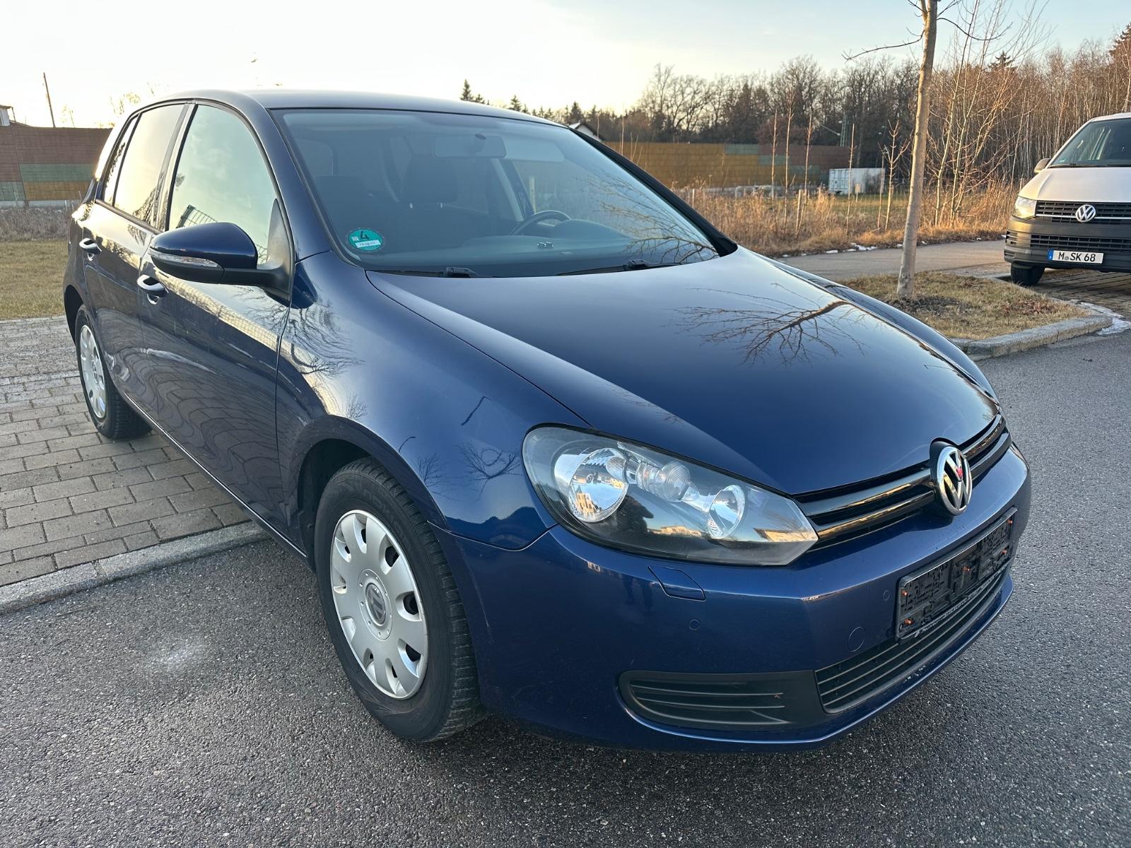 Volkswagen Golf VI Trendline 1,6 Klima SHZ 82.000km Euro5
