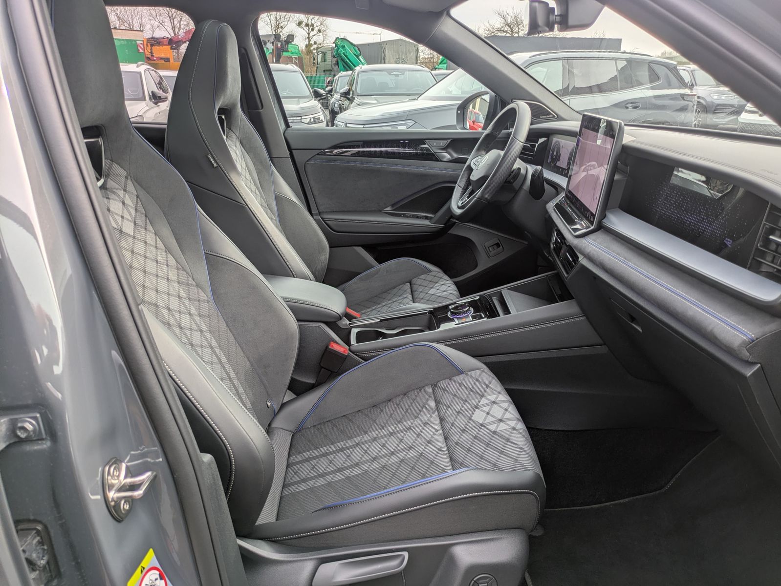 Изображение автомобиля Volkswagen Tayron 2.0 TDI 4M R-Line BLACK*7Si*MATRIX*PANO