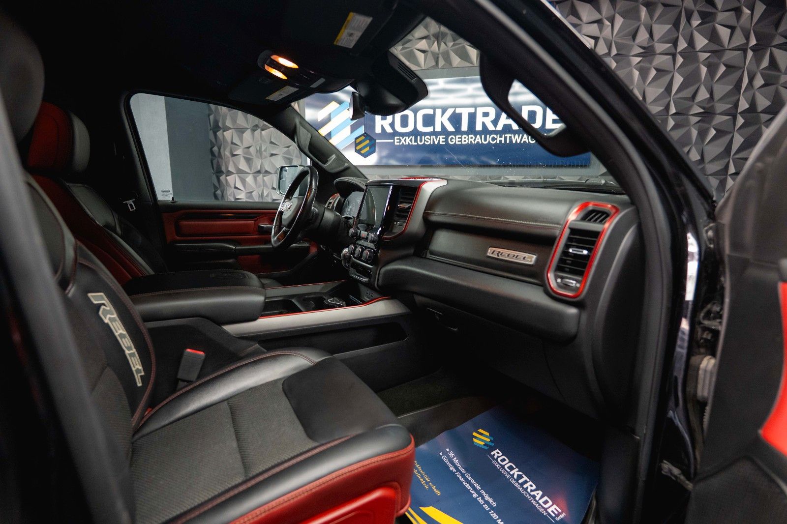 Fahrzeugabbildung Dodge RAM 5.7 V8 HEMI 4x4 REBEL AXLE LOCK Airmatic LED