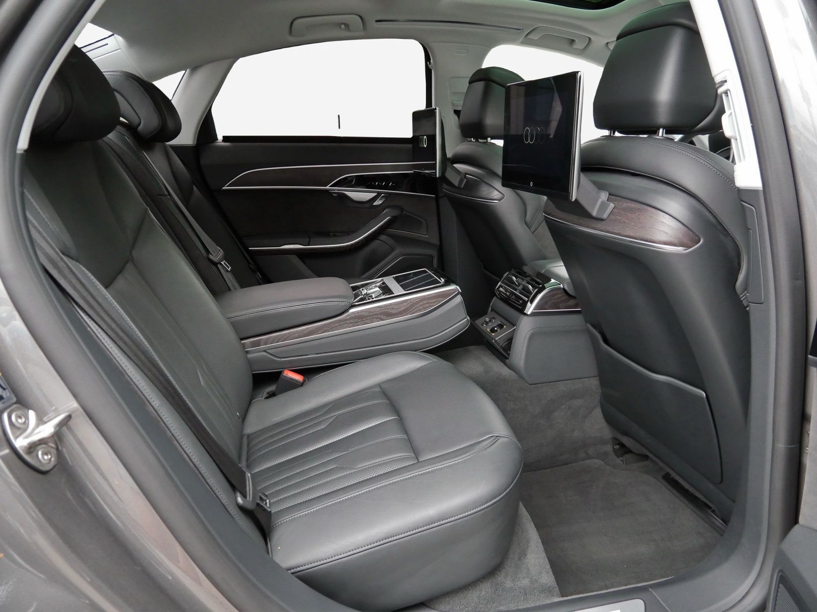 Audi A8 - Bild 17