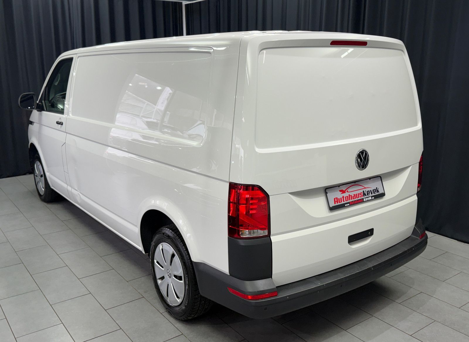 Fahrzeugabbildung Volkswagen T6.1 Transporter Kasten lang FWD|AC|PDC