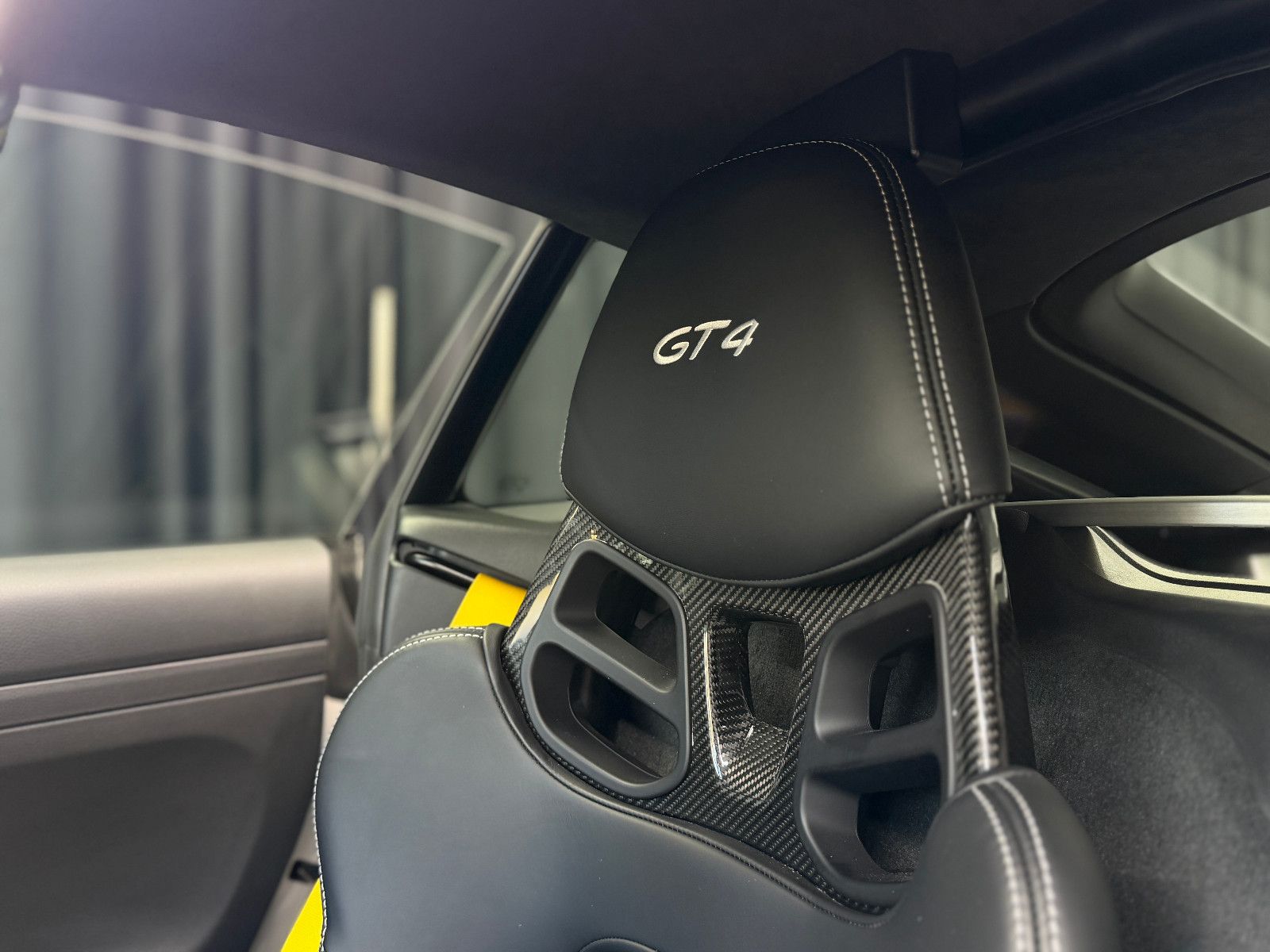 Fahrzeugabbildung Porsche Cayman GT4|918 SCHALENSITZE|PCCB|1.HAND|SCHALTER