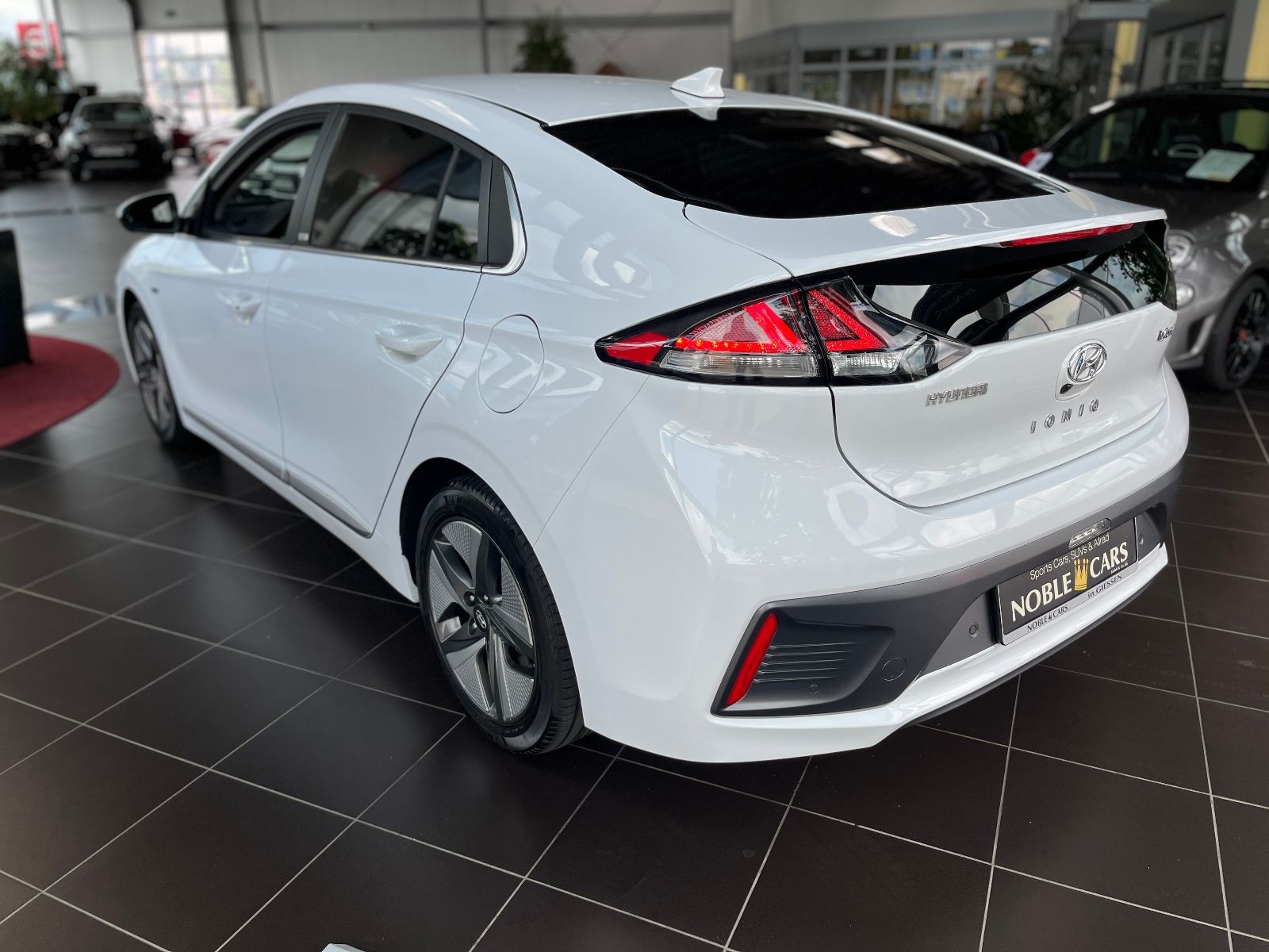 Fahrzeugabbildung Hyundai IONIQ Style Hybrid AHK LED NAV SHZ ALU