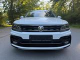 Volkswagen Tiguan Highline 4Motion R-Line Top Ausstattung - Volkswagen Tiguan mit Diesel-Antrieb: mit Klimaautomatik
