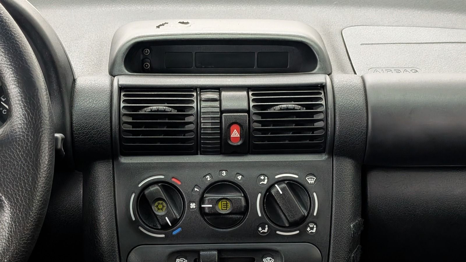 Fahrzeugabbildung Opel Corsa 1.2 16V World Cup Cool * Klima * Automatik