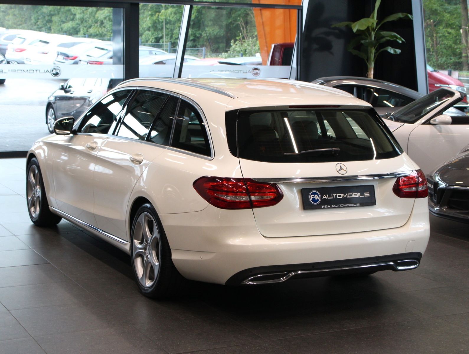 Fahrzeugabbildung Mercedes-Benz C 250 BlueTEC T EXCLUSIVE*AHK*HUD-UP