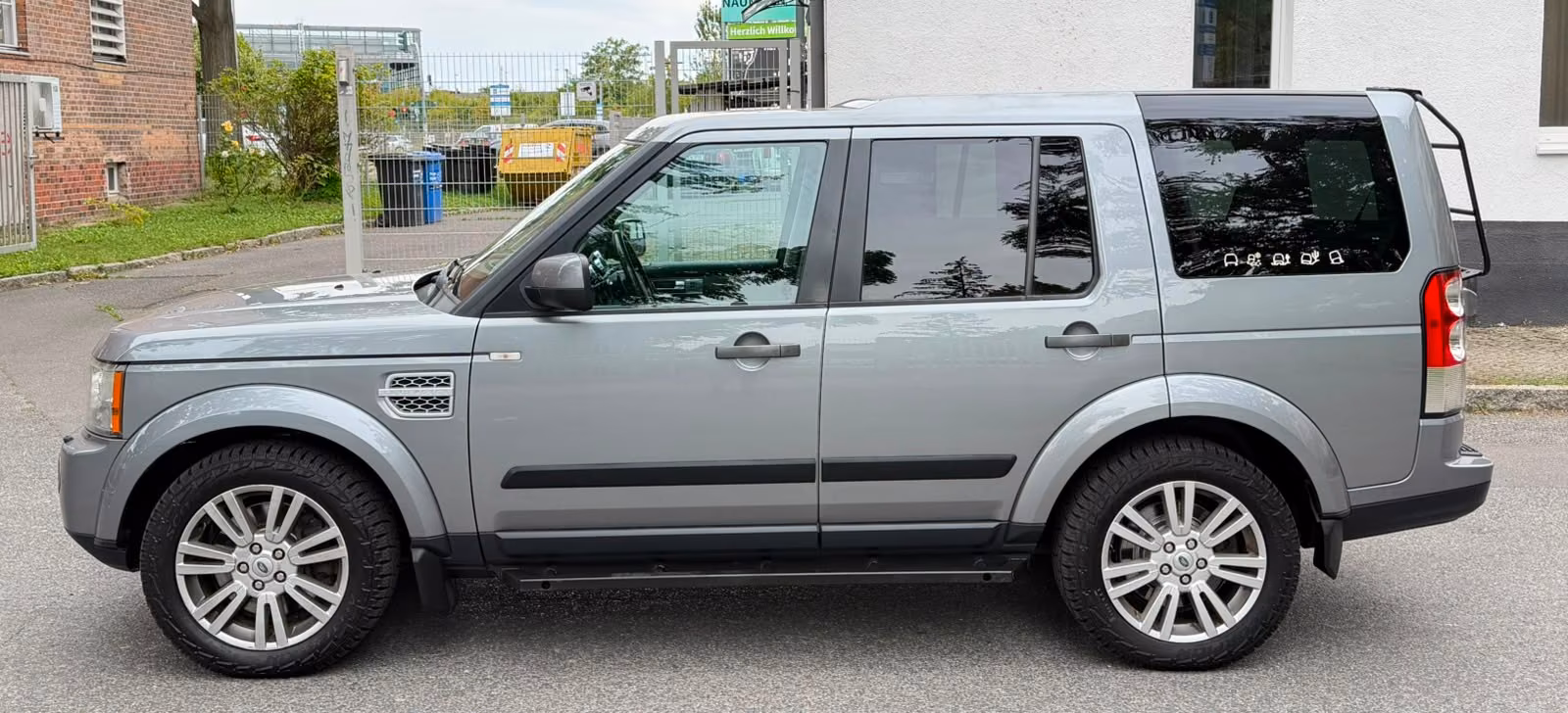Land Rover Discovery 4 SDV6 256 ch SE • 7 places • Cuir • GPS • Suspension pneumatique • Attelage 3,5 t
