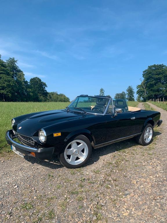 Fiat 124 Spider