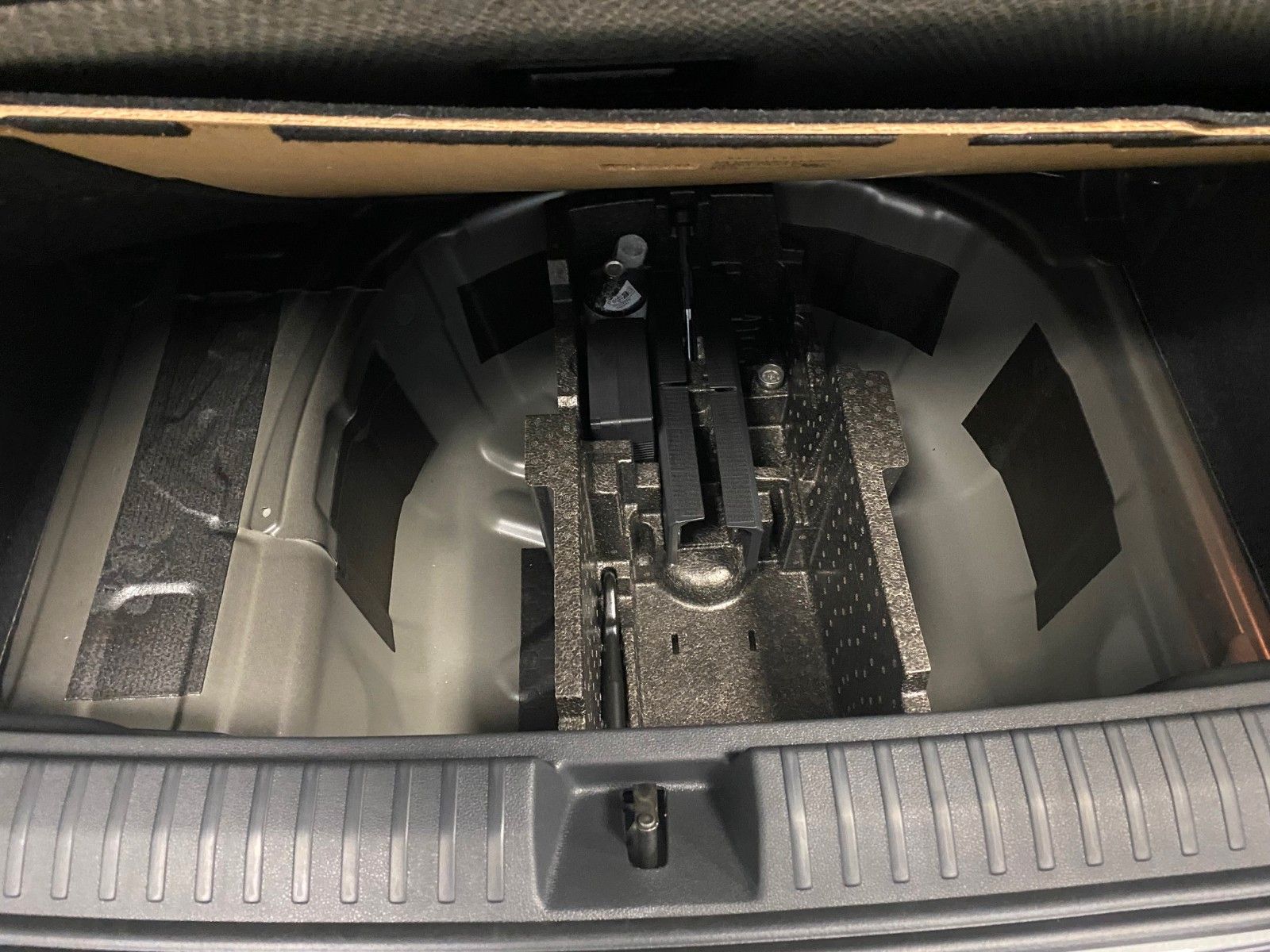 Fahrzeugabbildung SKODA Kamiq 1.0 TSI 85kW DSG Selection ACC+elek.Heck