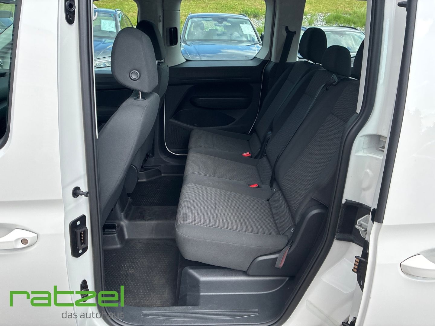 Fahrzeugabbildung Volkswagen Caddy Basis 2.0 TDI Navi Kamera lane Assist DAB