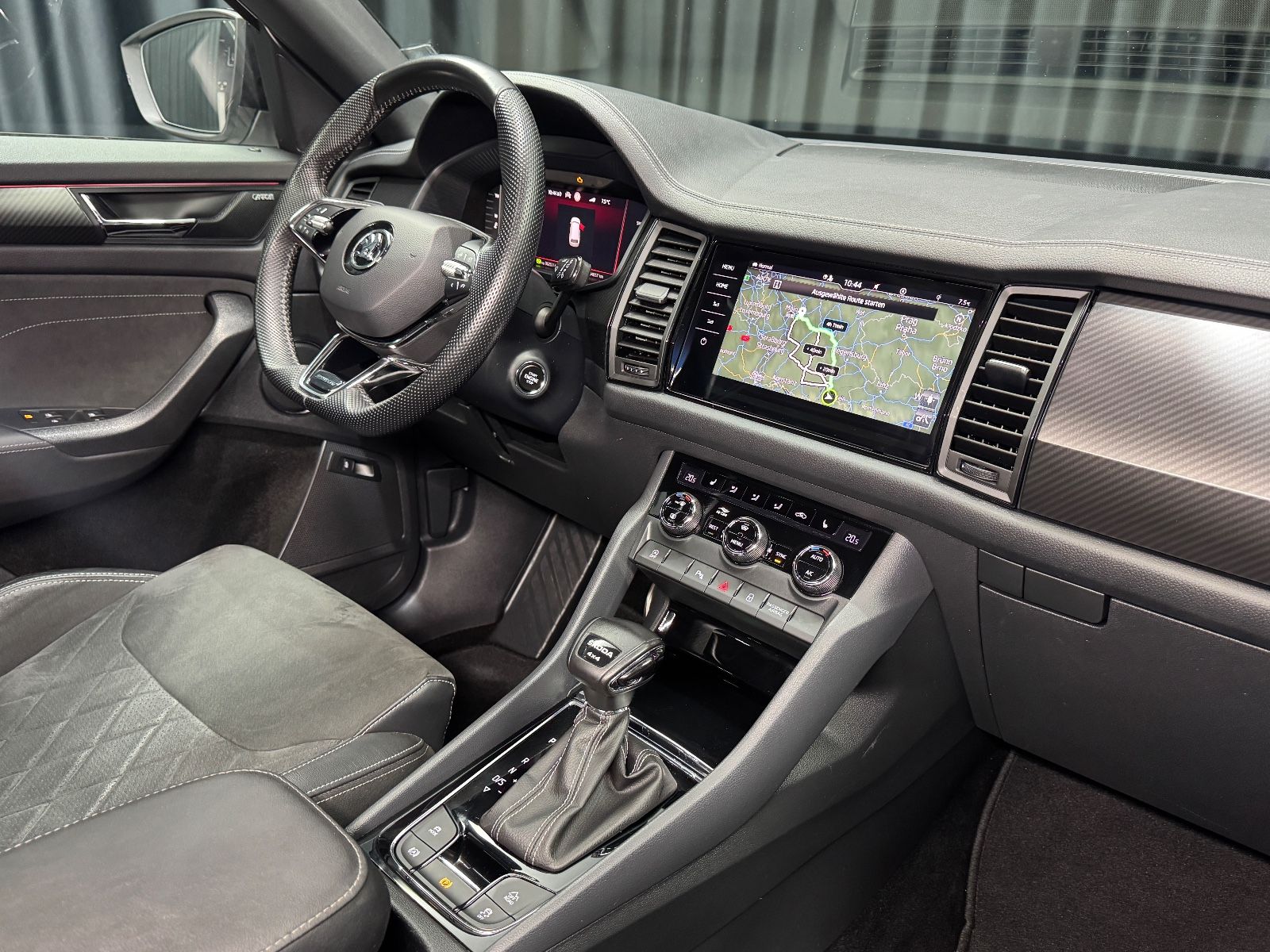 Fahrzeugabbildung SKODA Kodiaq Sportline 4x4|DSG|7-SITZER|AHK|ACC