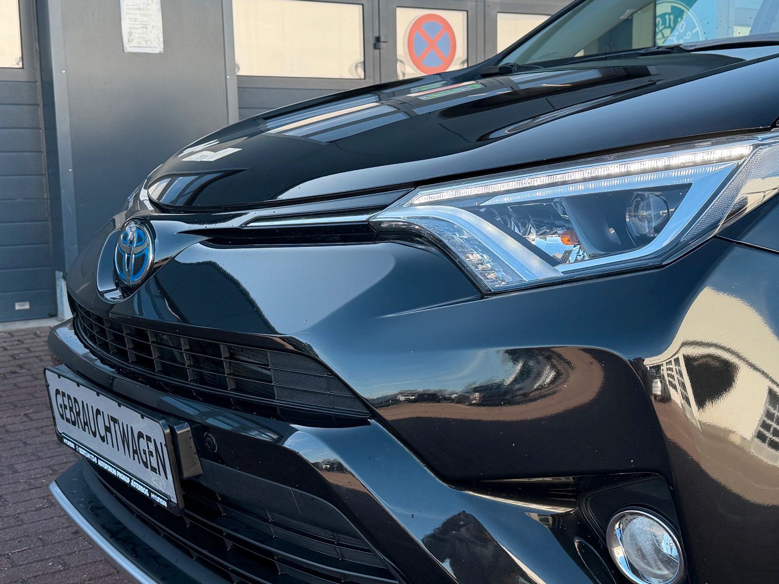 Fahrzeugabbildung Toyota RAV 4 2.5 Hybrid Executive 4x4 *Nav*AHK*LED*RFK*