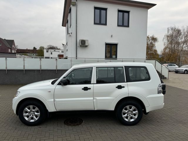 Mitsubishi Pajero 3.2 DI-D Basis*AUT*KLIMA*7 Sitzer*