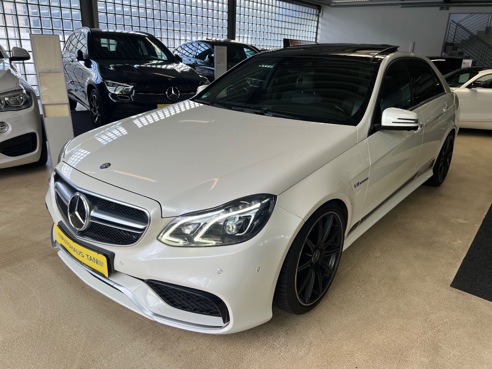 Fahrzeugabbildung Mercedes-Benz E 63 AMG E Lim. *DIAMANTWEISS*MB-SCHECKHEFT*
