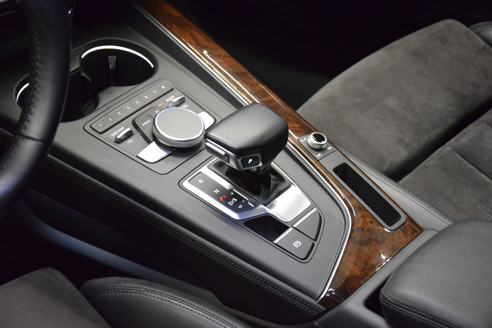 Fahrzeugabbildung Audi A4 Avant design HuD Kamera Bi-Xenon Virtual Temp