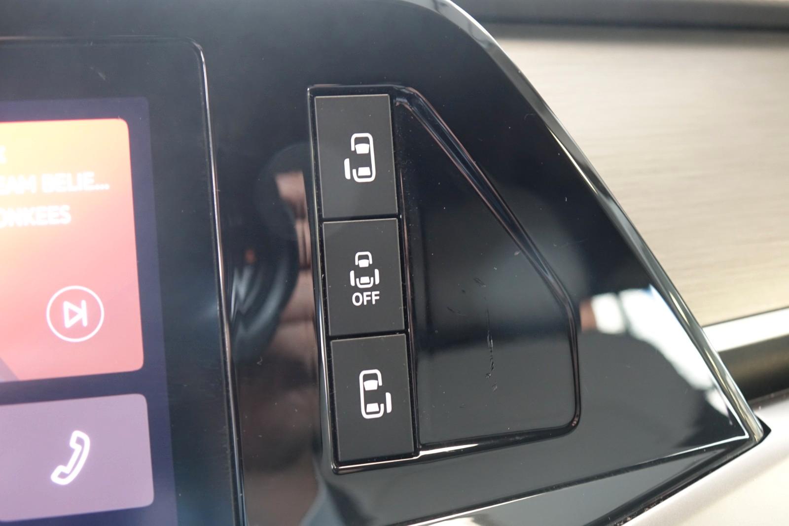 VOLKSWAGEN T7 MULTIVAN LIFE eHYBRID 150ch - PORTES ÉLECTRIQUES - CUIR - SIÈGES VENTILÉS ET MASSANTS - MATRIX LED - ACC