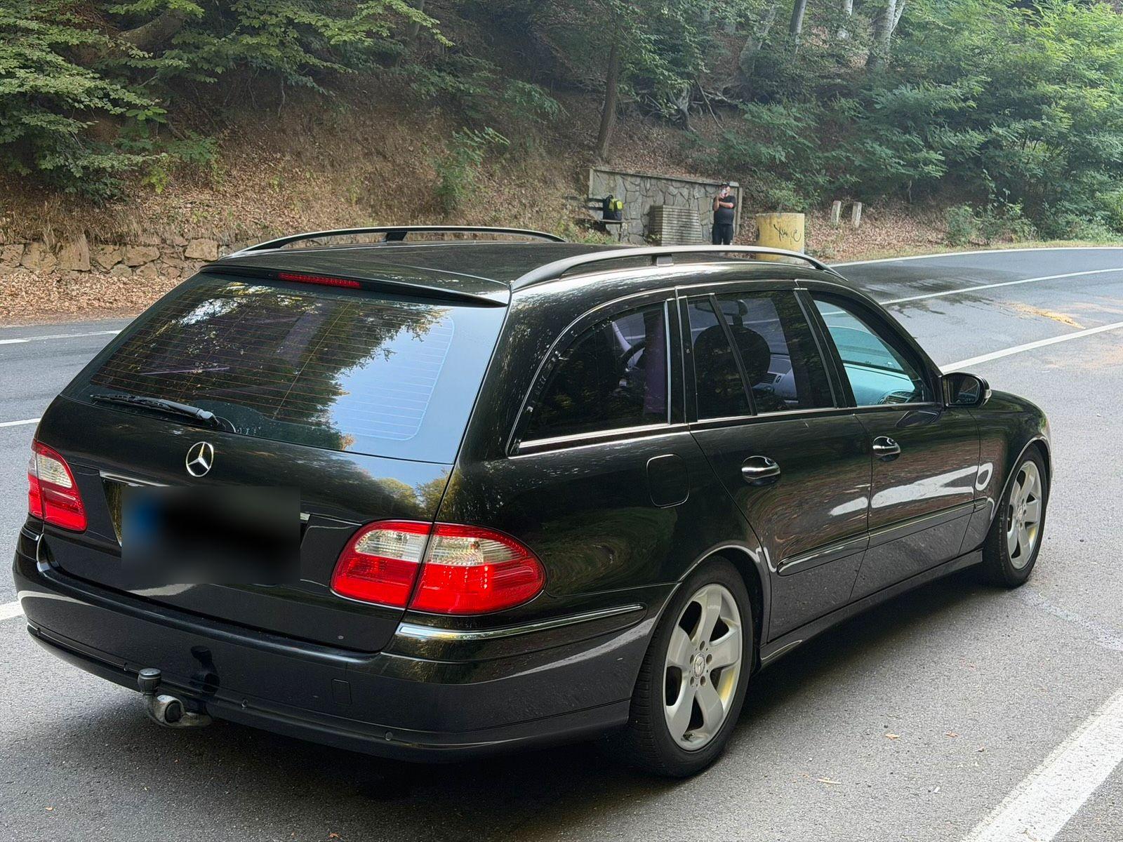 Mercedes-Benz E220 2006 — photo 9
