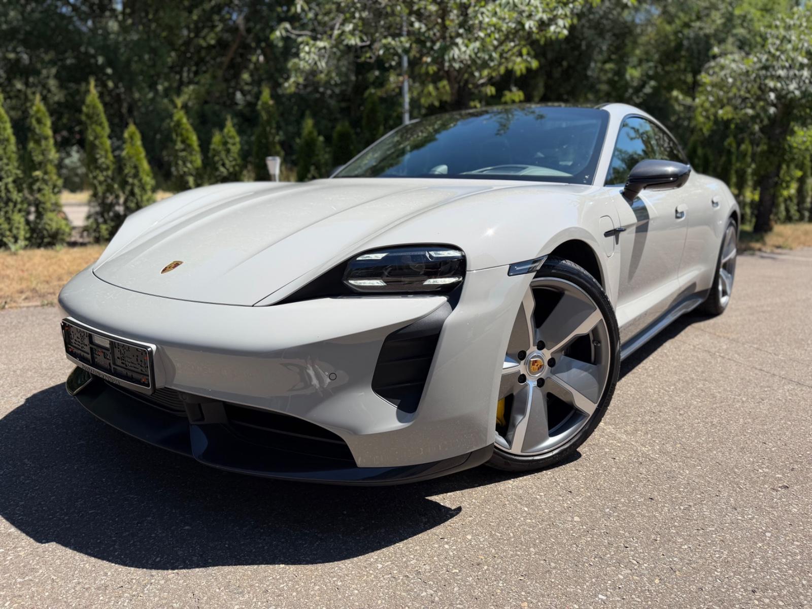 Porsche Taycan Turbo S/Carbon/Keramik/Approved 09/28