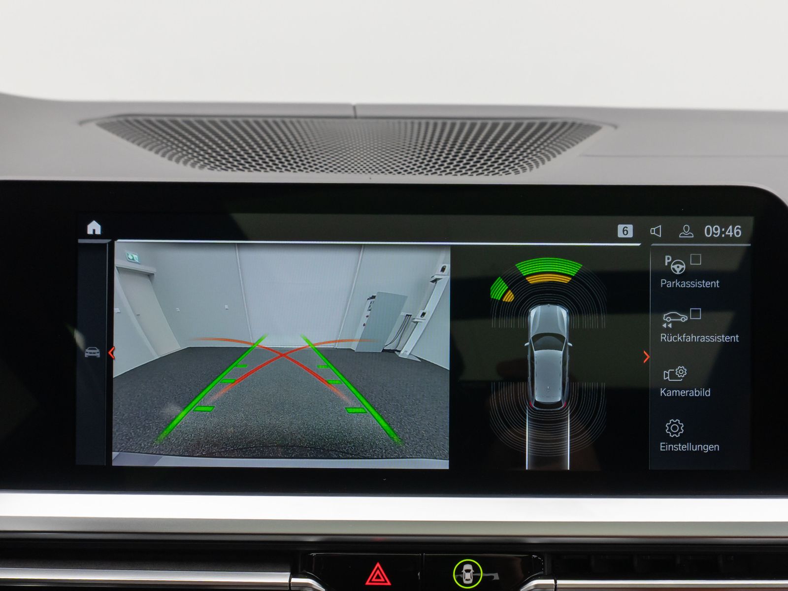 Fahrzeugabbildung BMW 320d Sport Line Panorama Kamera HUD DAB H/K AHK