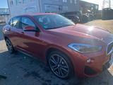 BMW X2 sDrive20i M Sport Steptronic DCT M Sport - BMW mit Benzin-Antrieb: Orange