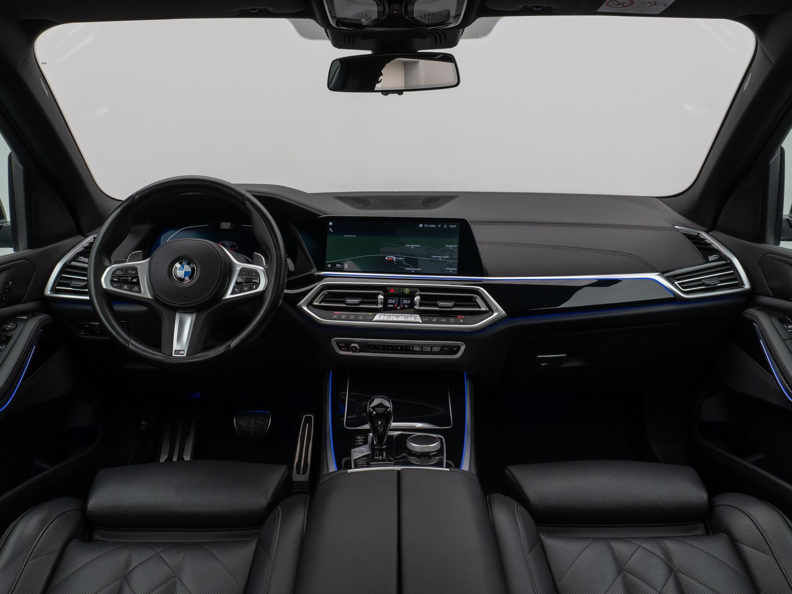 Fahrzeugabbildung BMW X5 xD30d M Sport Panorama 360°HUD HiFi Komfort