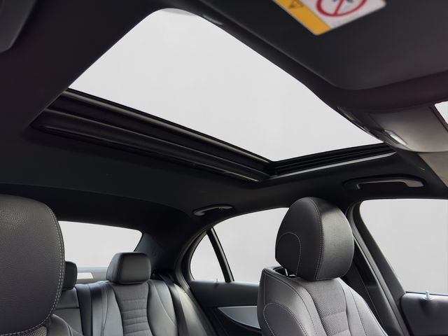 Fahrzeugabbildung Mercedes-Benz E 220 d Lim. Avantgarde+LED+Kamera+Schiebedach
