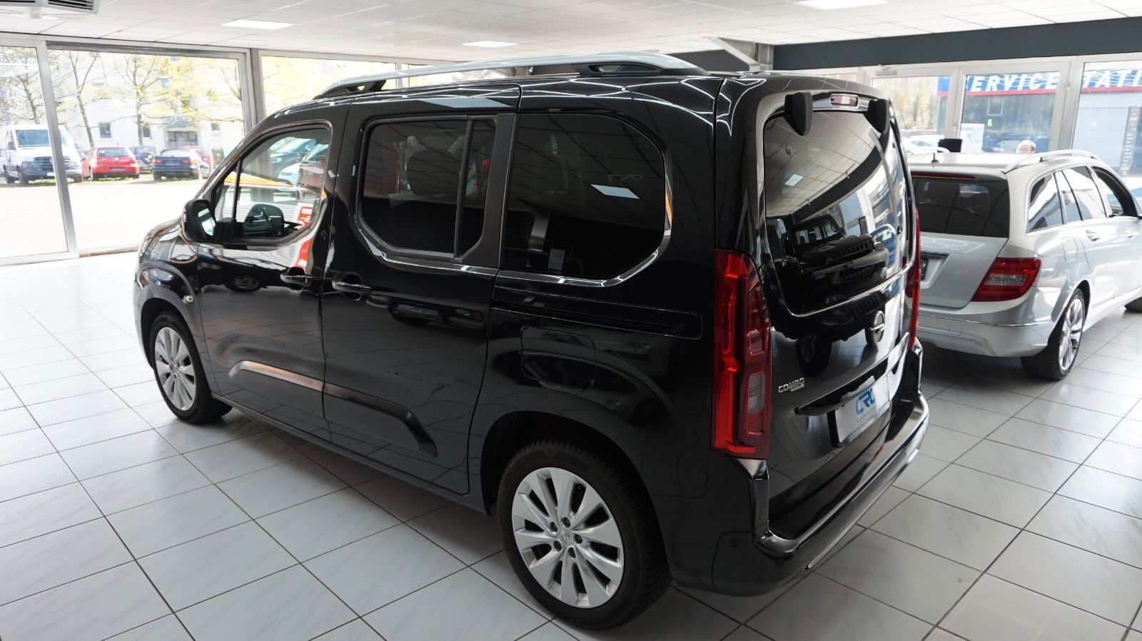 Fahrzeugabbildung Opel Life E Innovation 5,5 L. durch. Verbrauch