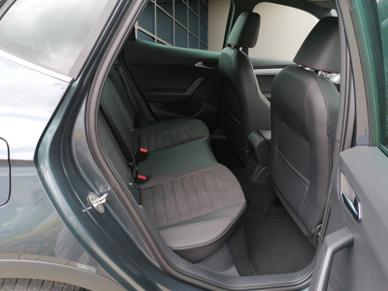 Fahrzeugabbildung SEAT Arona 1.0 TSI FR+DSG+TEMPOMAT+R-KAMERA+SITZHEIZ+