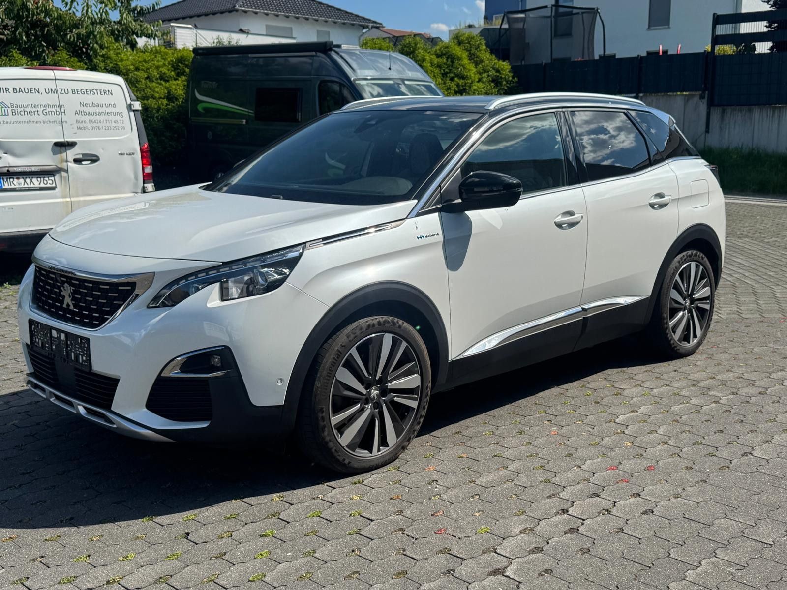 Fahrzeugabbildung Peugeot 3008 Hybrid4 300 GT LED+NAVI+KAM+SHZ+ACC+