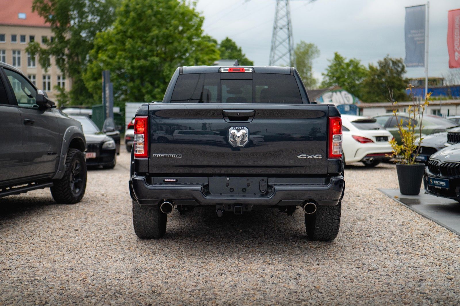 Fahrzeugabbildung Dodge RAM 5.7 V8 HEMI 4x4 OFFROAD Night Limited 19%