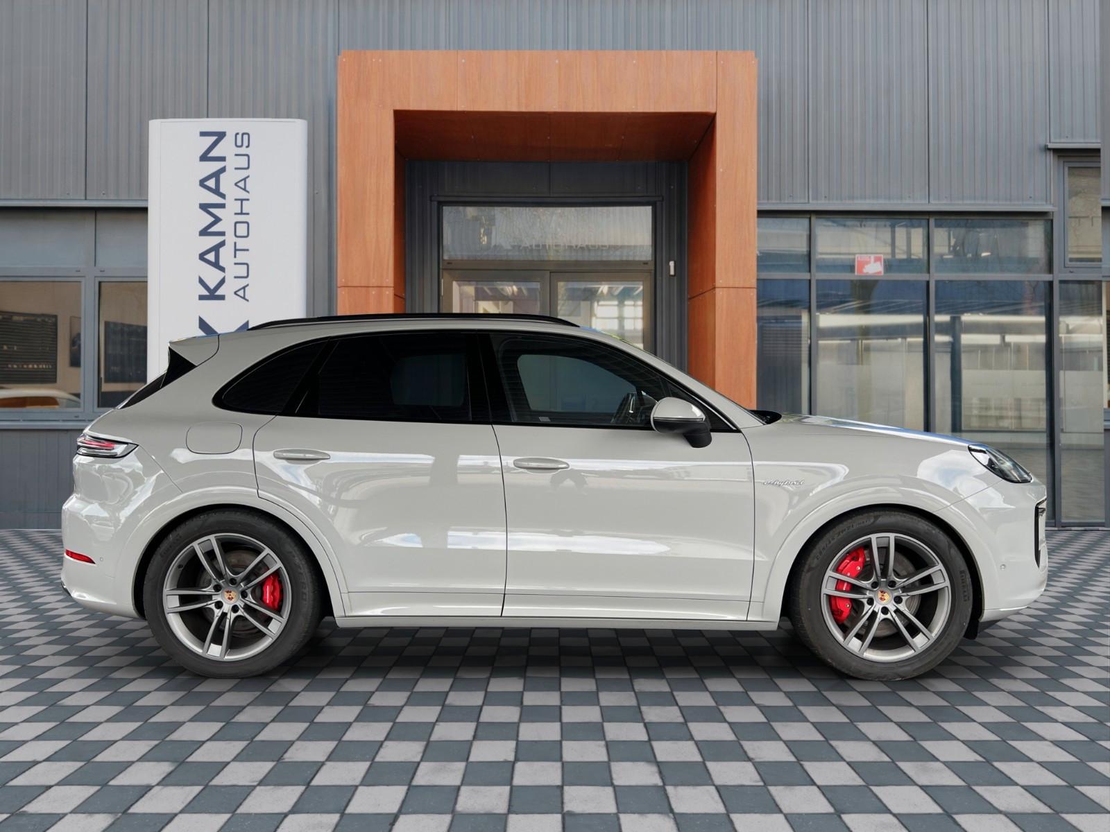 Porsche Cayenne S E-Hyb Sport Design Hinterachs Massage